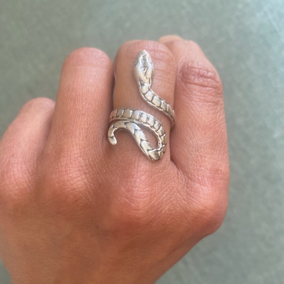 Silver ring - Picture 2 of 4